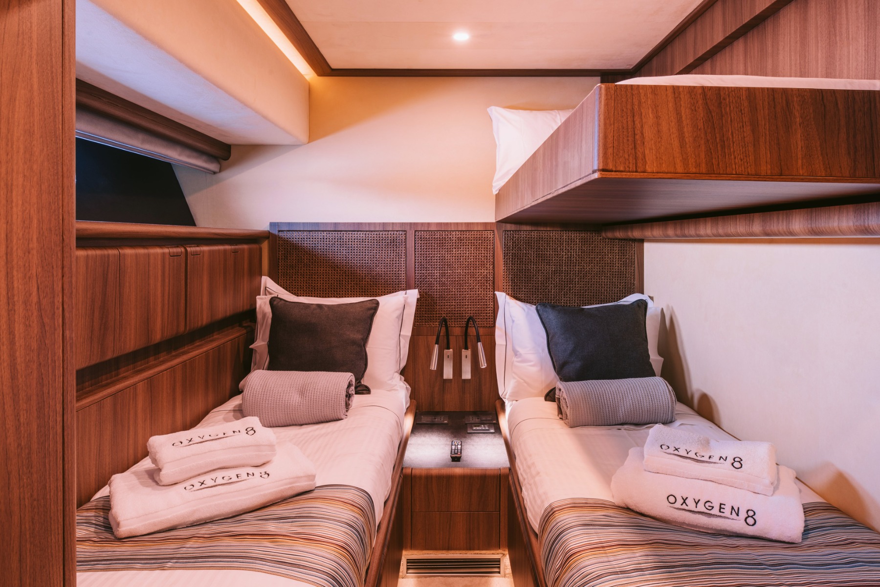 2004 Ferretti Oxigen 8 en alquiler (photo 19)