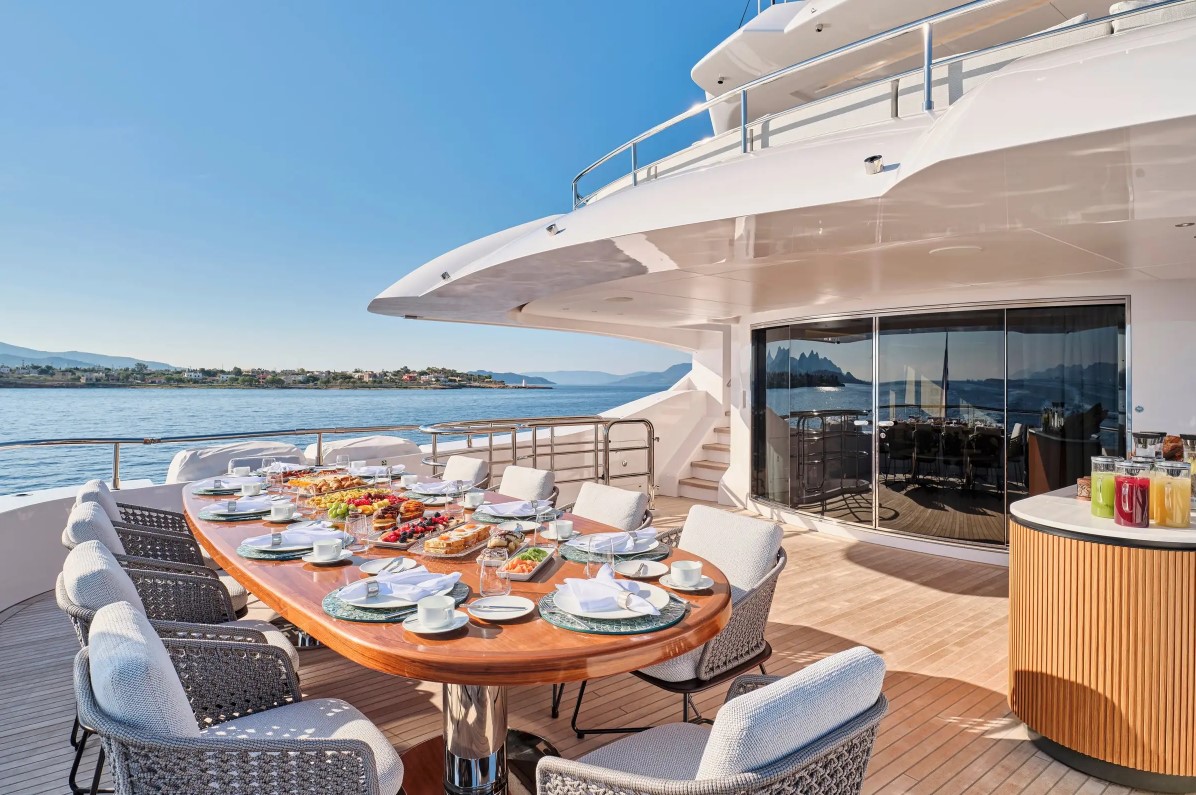 2013 Mondomarine Maestro a noleggio (photo 9)