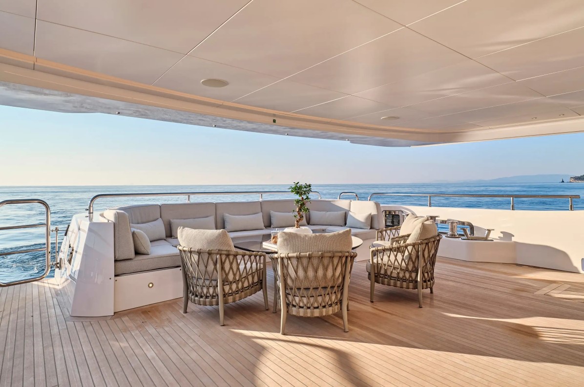 2013 Mondomarine Maestro a noleggio (photo 12)