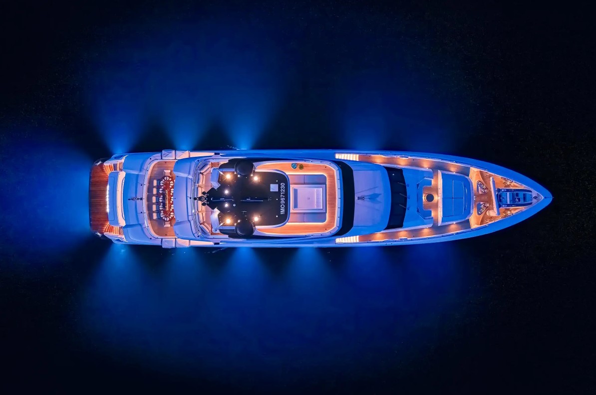 2013 Mondomarine Maestro a noleggio (photo 41)
