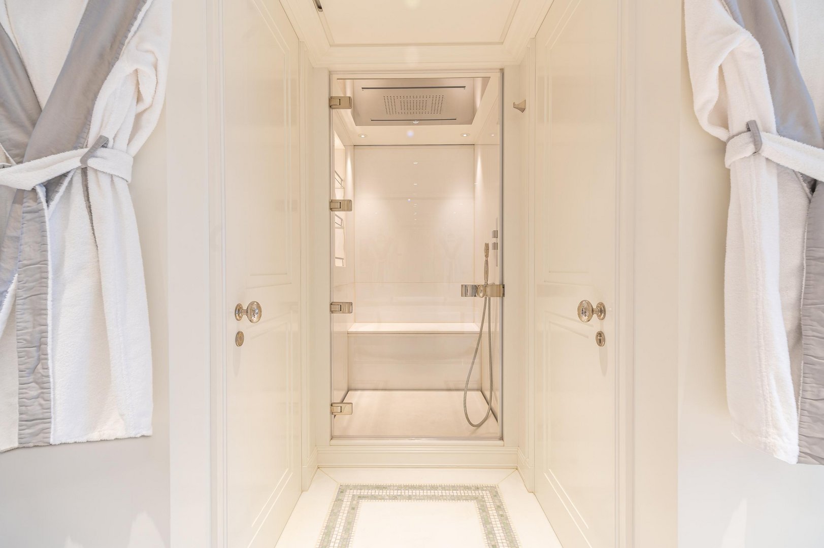 2008 Heesen Idefix II zu chartern (photo 37)