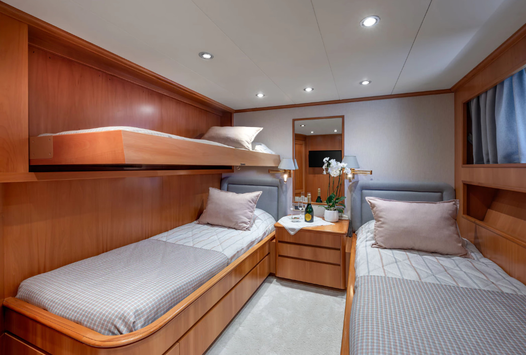 2001 Cantieri Di Pisa Energy na czarter (photo 19)