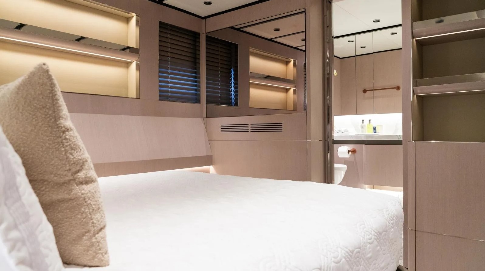 2007 Heesen Bliss te huur (photo 19)