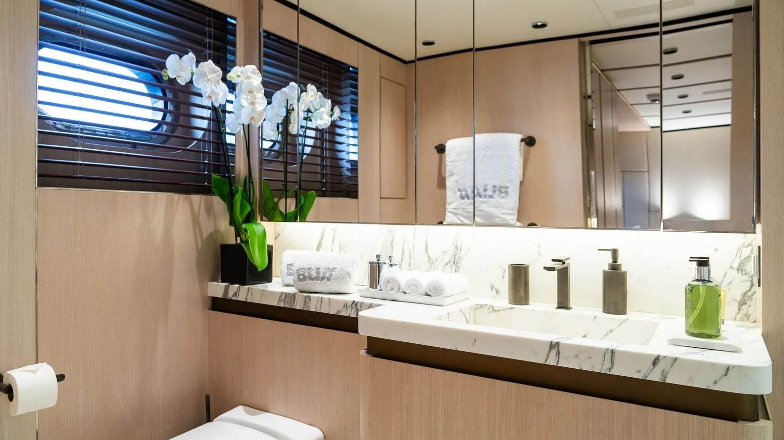 2007 Heesen Bliss te huur (photo 24)