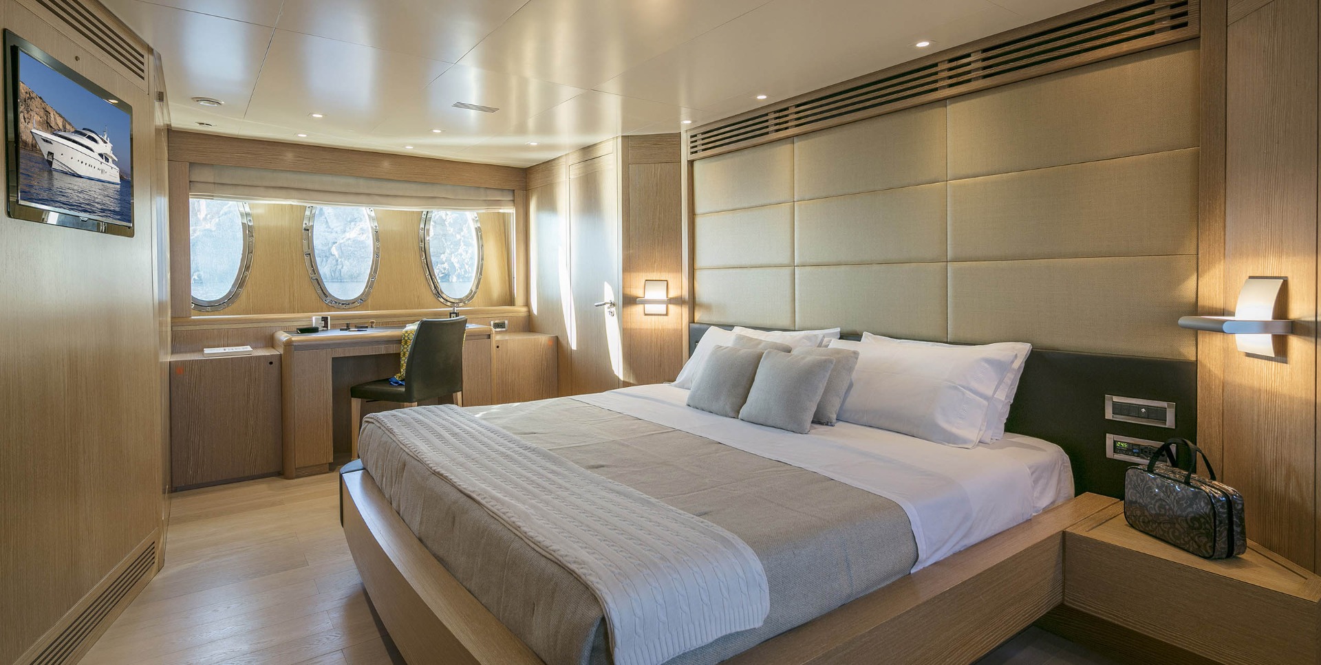 2008 Posillipo Rini V for charter (photo 13)