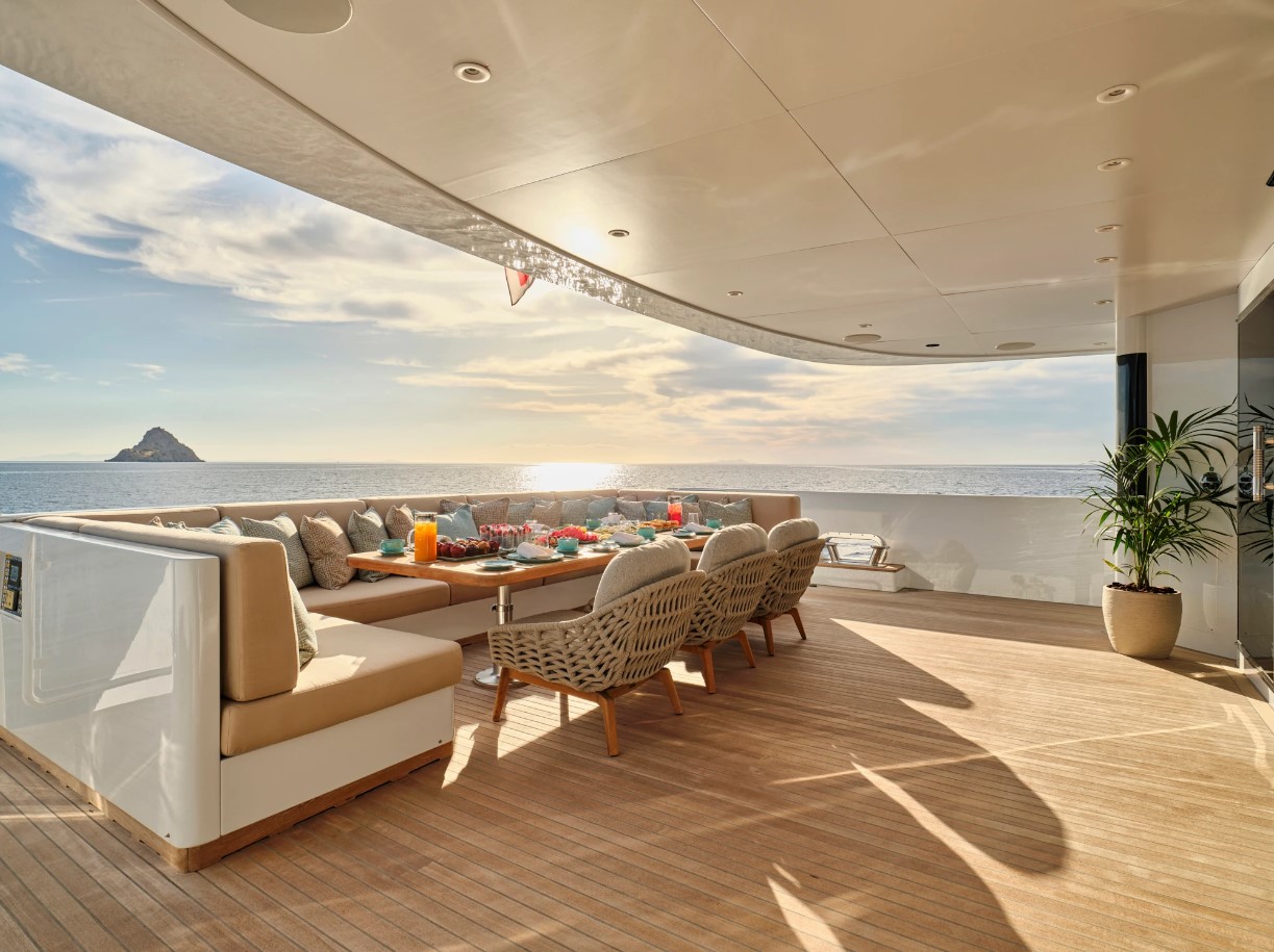 2008 Mondomarine Celia P à louer (photo 3)