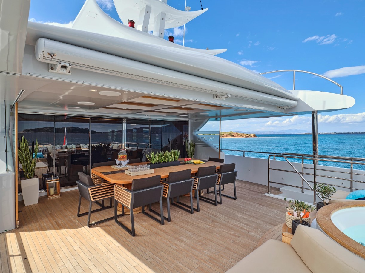 2008 Mondomarine Celia P à louer (photo 4)