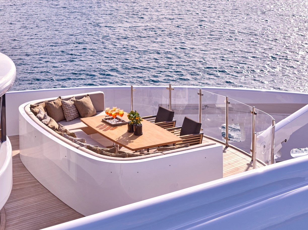 2008 Mondomarine Celia P à louer (photo 6)