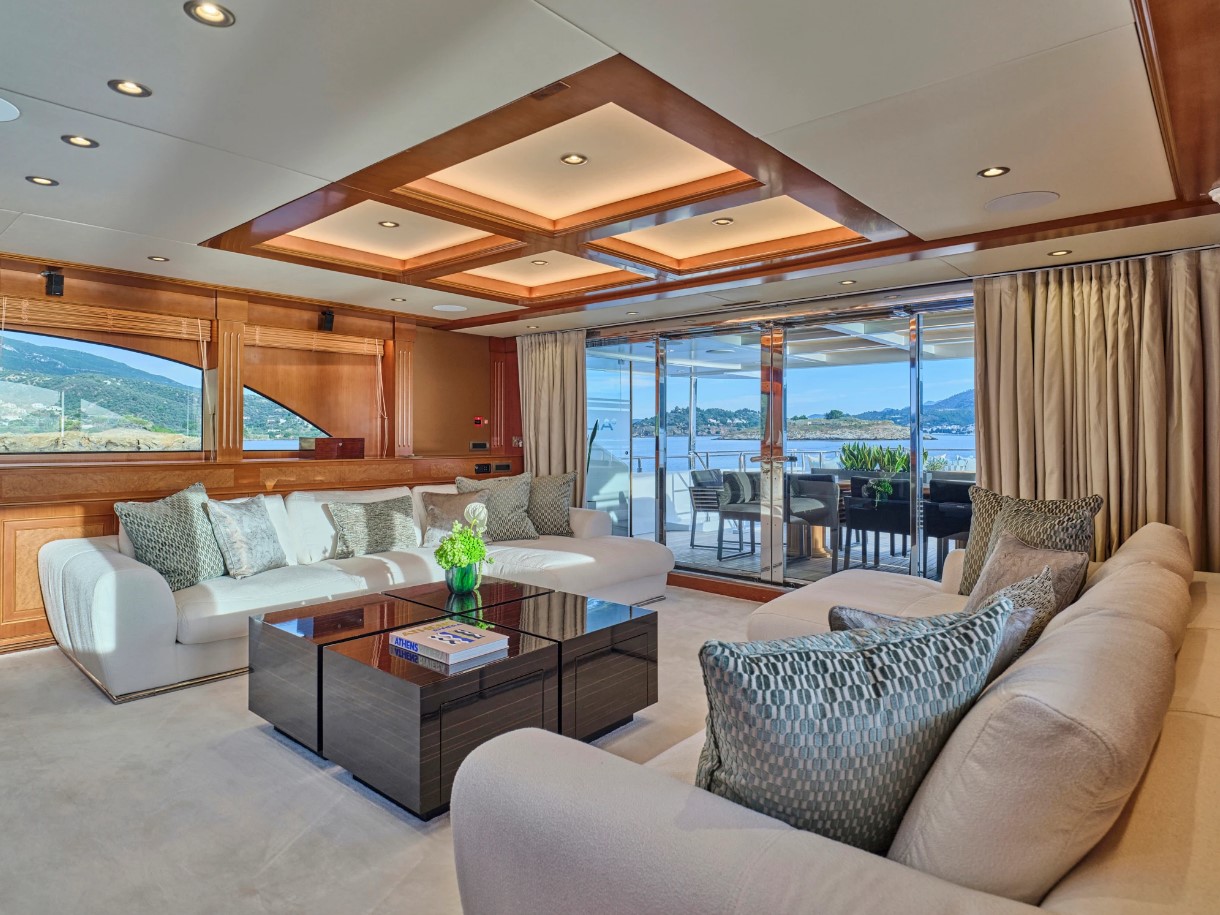 2008 Mondomarine Celia P à louer (photo 8)
