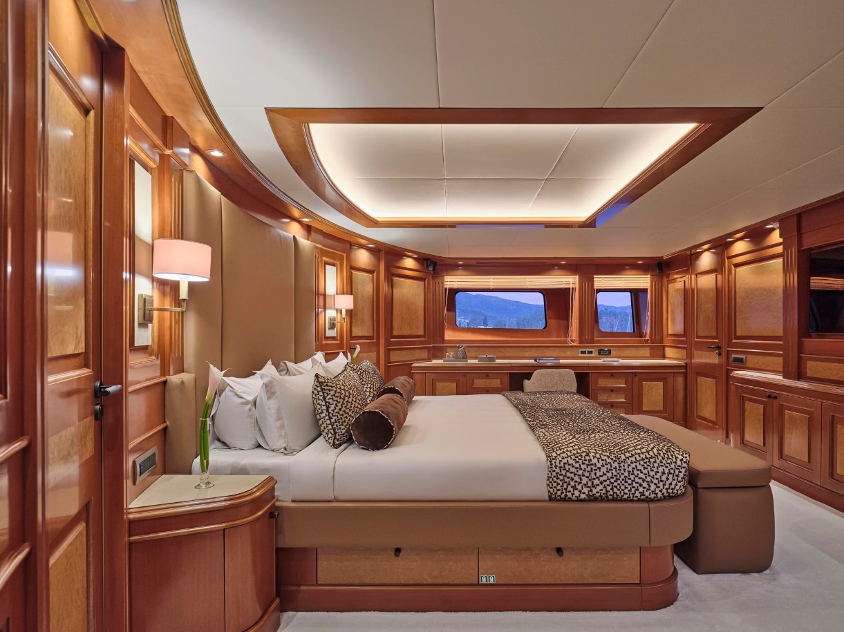 2008 Mondomarine Celia P à louer (photo 12)