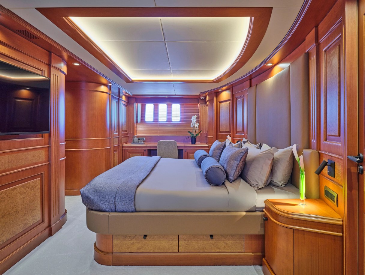 2008 Mondomarine Celia P à louer (photo 14)