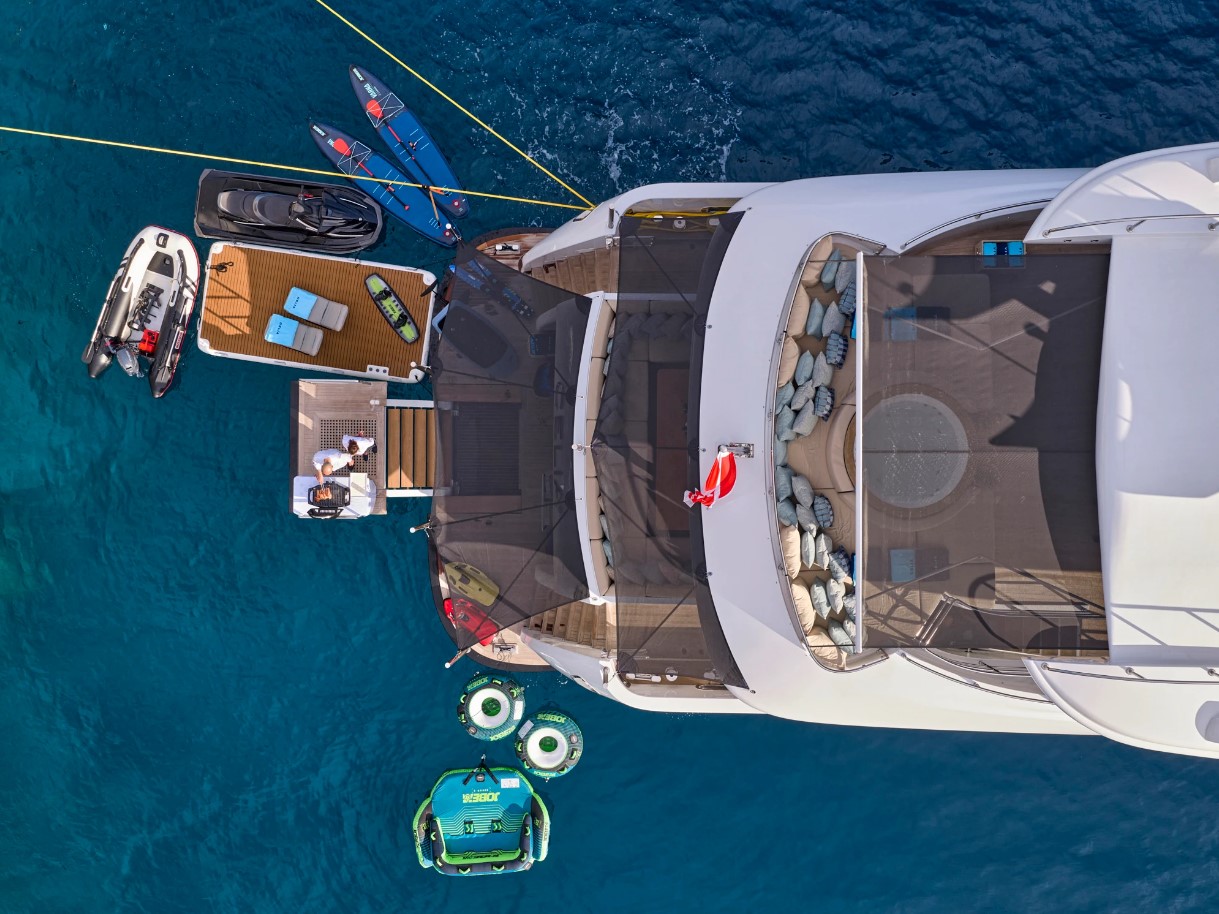 2008 Mondomarine Celia P à louer (photo 22)