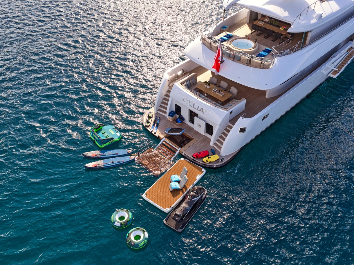 2008 Mondomarine Celia P à louer (photo 24)