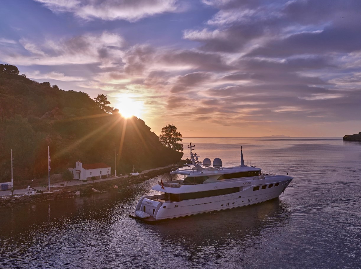 2008 Mondomarine Celia P à louer (photo 25)