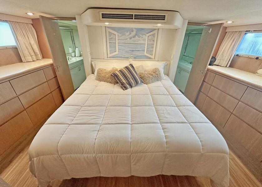 1994 Hatteras Cockpit Motoryacht for sale (photo 4)