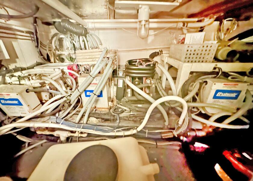 1994 Hatteras Cockpit Motoryacht for sale (photo 13)