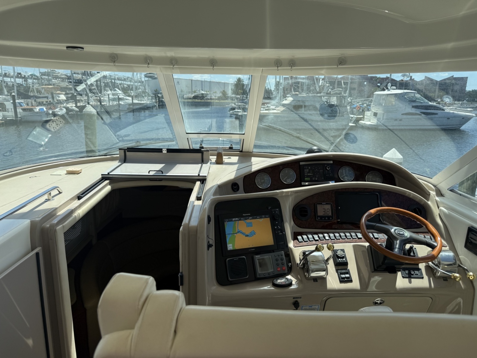 2004 Sea Ray 390 Motor Yacht zu verkaufen (photo 4)