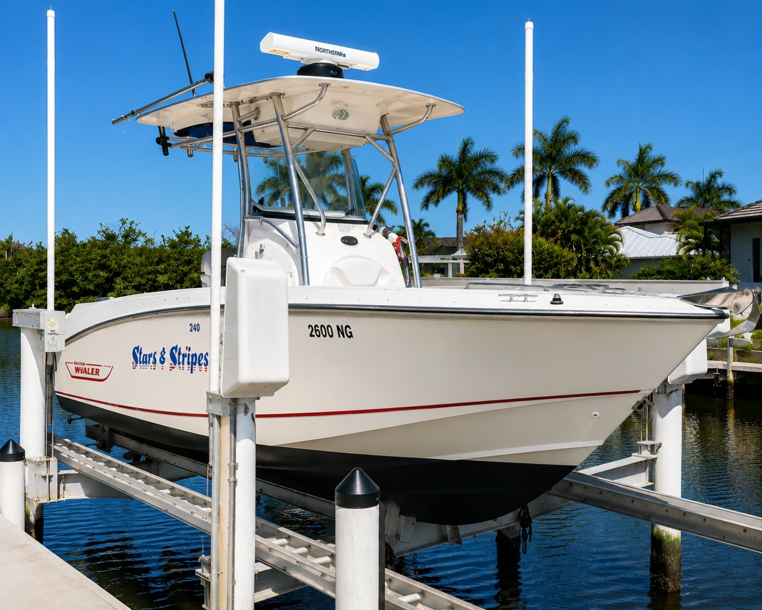 2006 Boston Whaler 240 Outrage na sprzedaż (photo 1)