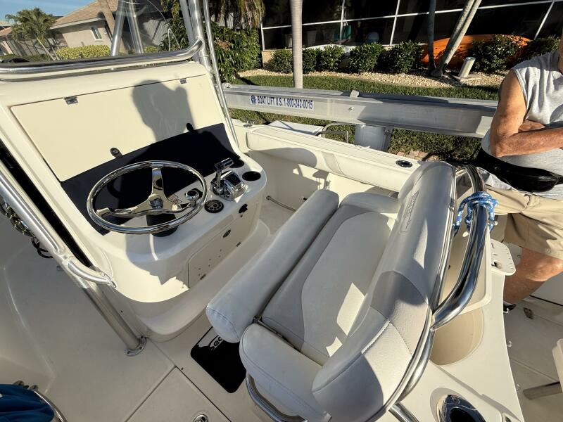 2006 Boston Whaler 240 Outrage na sprzedaż (photo 7)