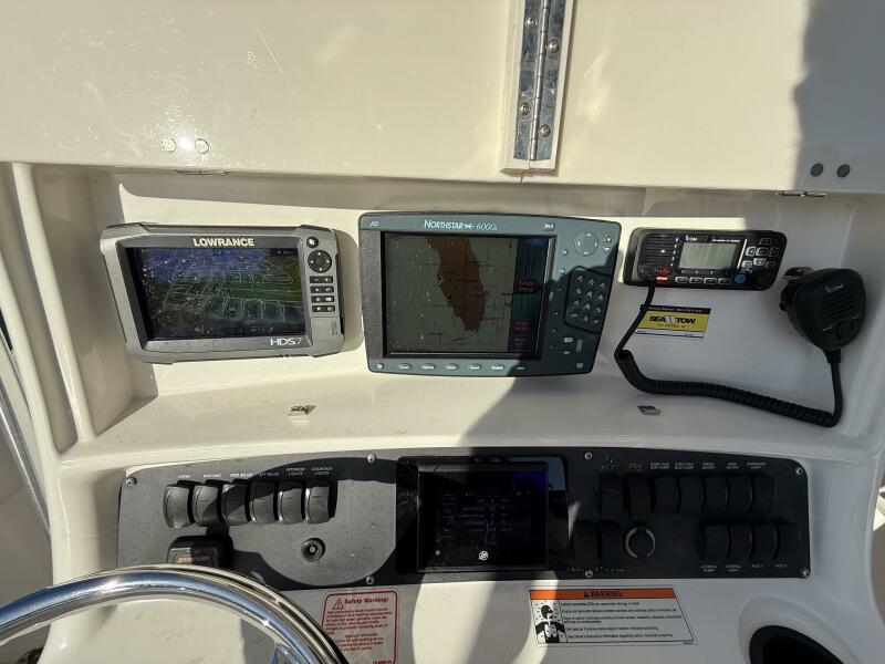 2006 Boston Whaler 240 Outrage na sprzedaż (photo 9)