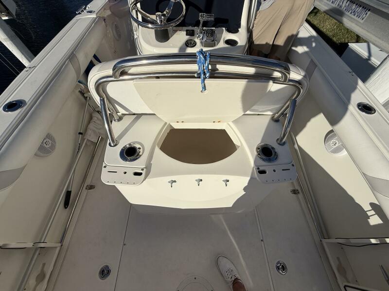 2006 Boston Whaler 240 Outrage na sprzedaż (photo 10)