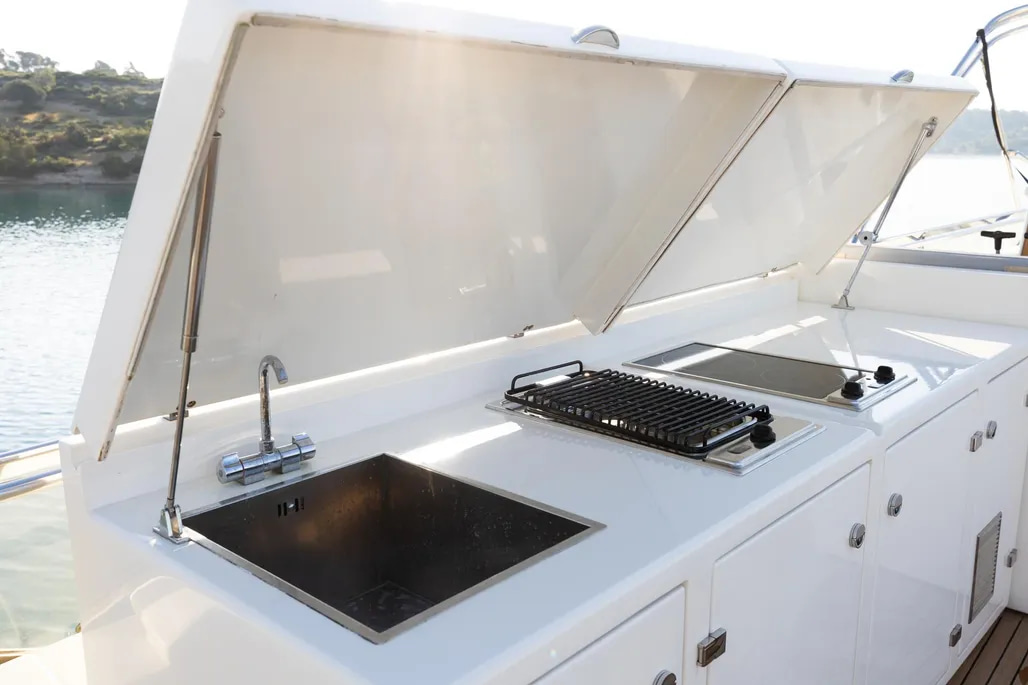 1999 Ferretti Yachts 80 for sale (photo 31)
