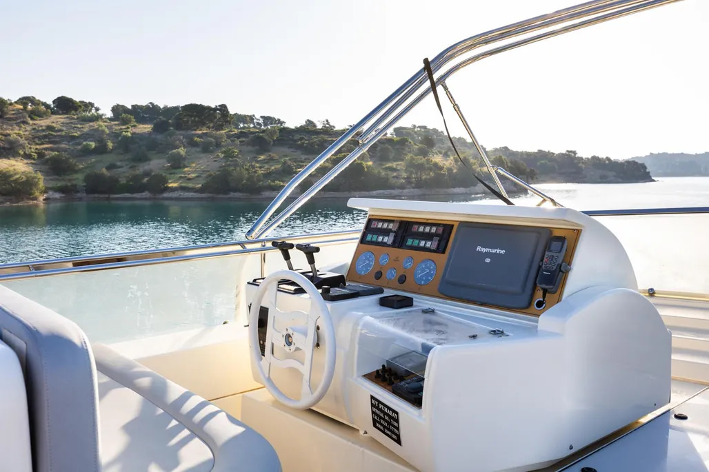 1999 Ferretti Yachts 80 for sale (photo 36)