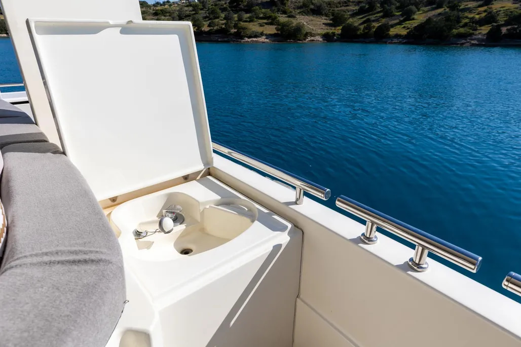 1999 Ferretti Yachts 80 for sale (photo 45)