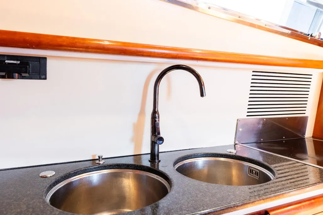 1999 Ferretti Yachts 80 for sale (photo 63)
