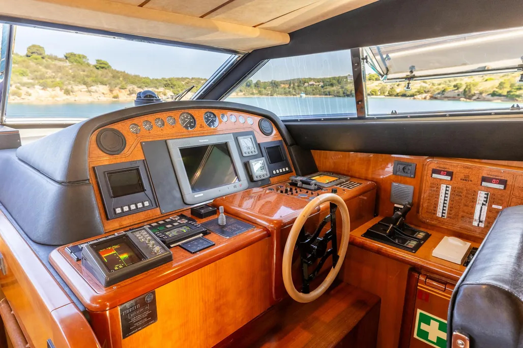 1999 Ferretti Yachts 80 for sale (photo 76)