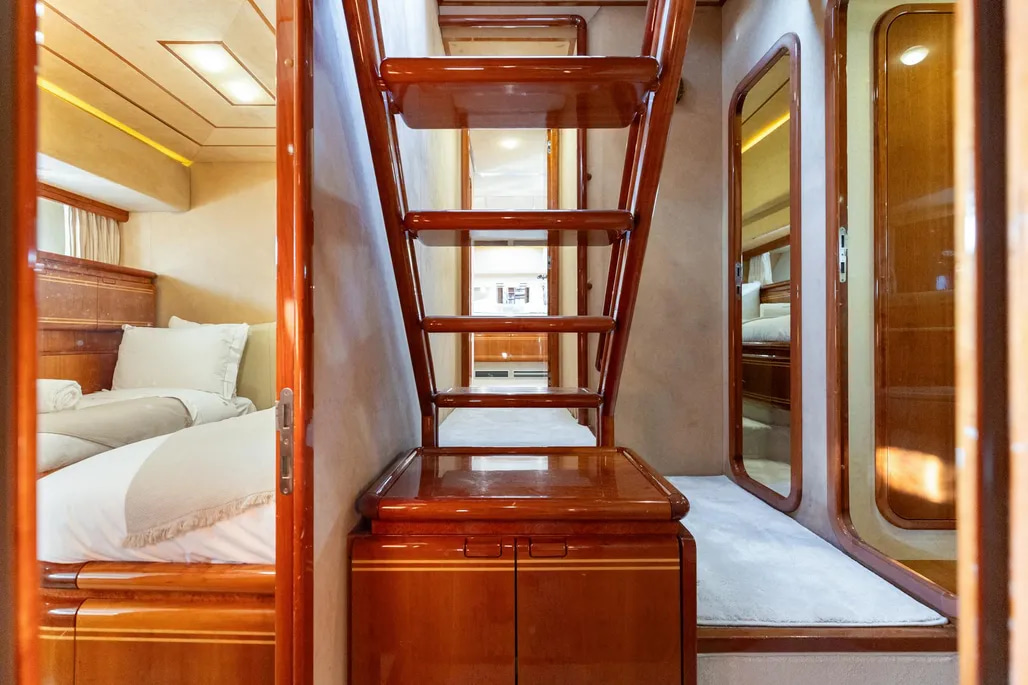 1999 Ferretti Yachts 80 for sale (photo 78)