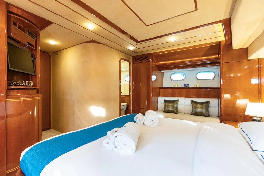 1999 Ferretti Yachts 80 for sale (photo 81)