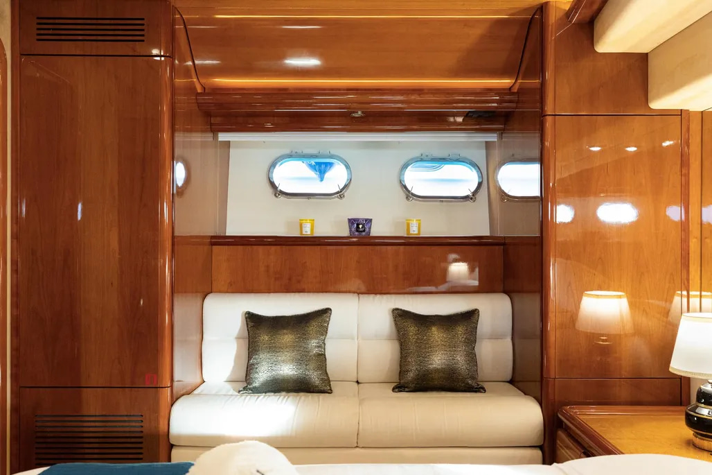 1999 Ferretti Yachts 80 for sale (photo 84)