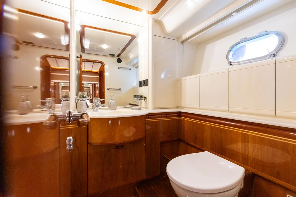 1999 Ferretti Yachts 80 for sale (photo 86)
