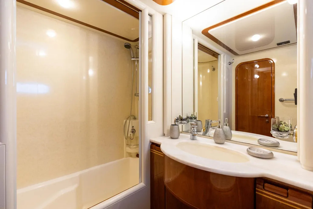 1999 Ferretti Yachts 80 for sale (photo 87)
