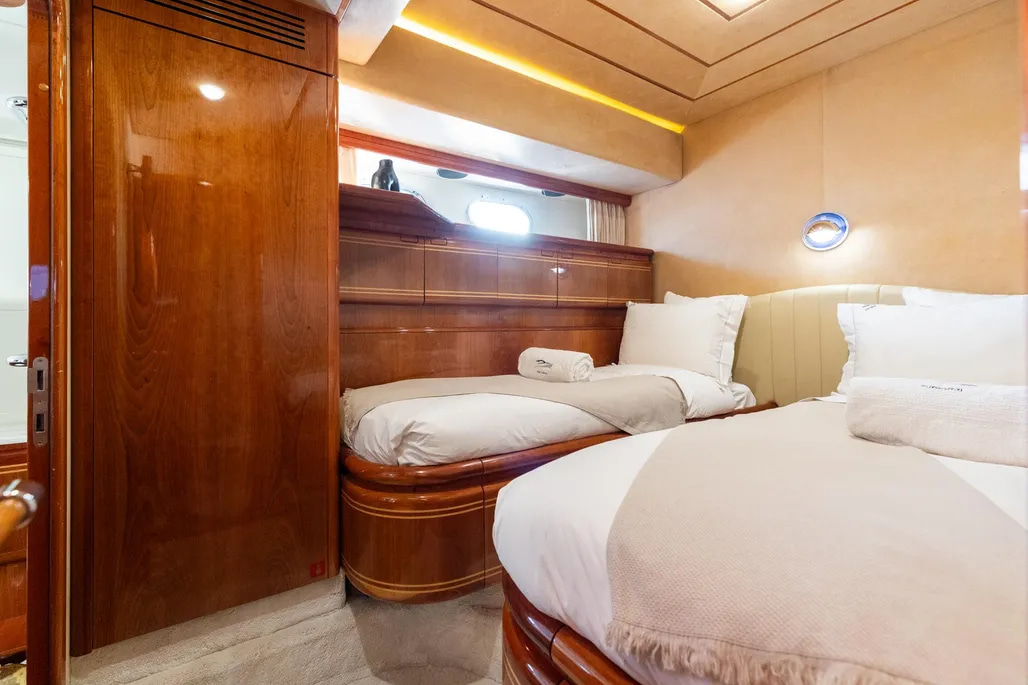 1999 Ferretti Yachts 80 for sale (photo 89)