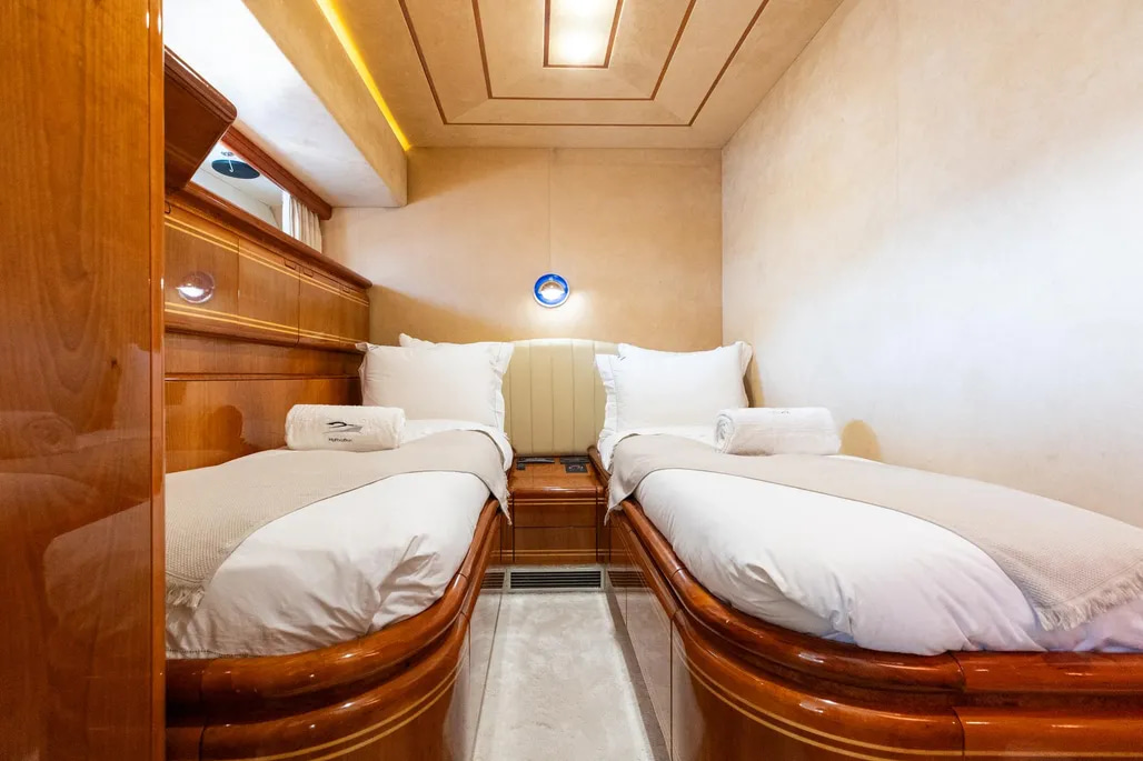 1999 Ferretti Yachts 80 for sale (photo 90)