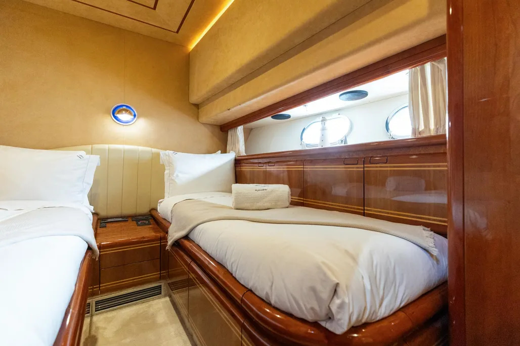 1999 Ferretti Yachts 80 for sale (photo 93)