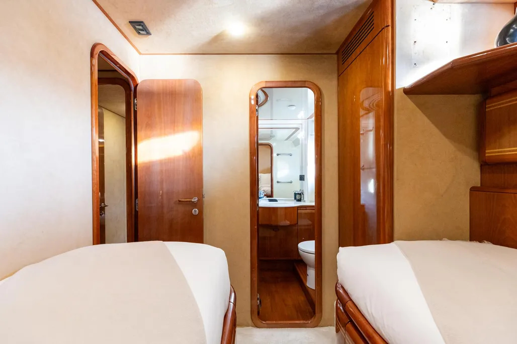 1999 Ferretti Yachts 80 for sale (photo 95)
