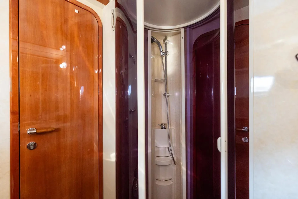 1999 Ferretti Yachts 80 for sale (photo 96)