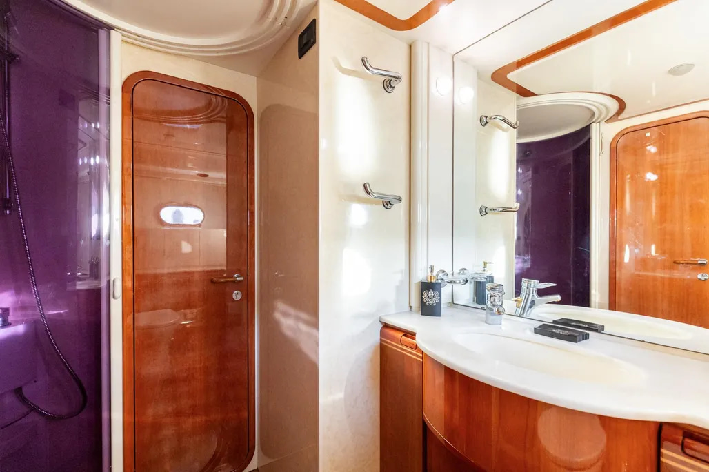 1999 Ferretti Yachts 80 for sale (photo 97)