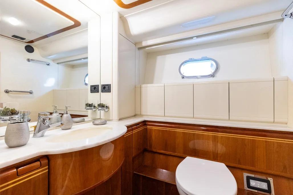 1999 Ferretti Yachts 80 for sale (photo 99)