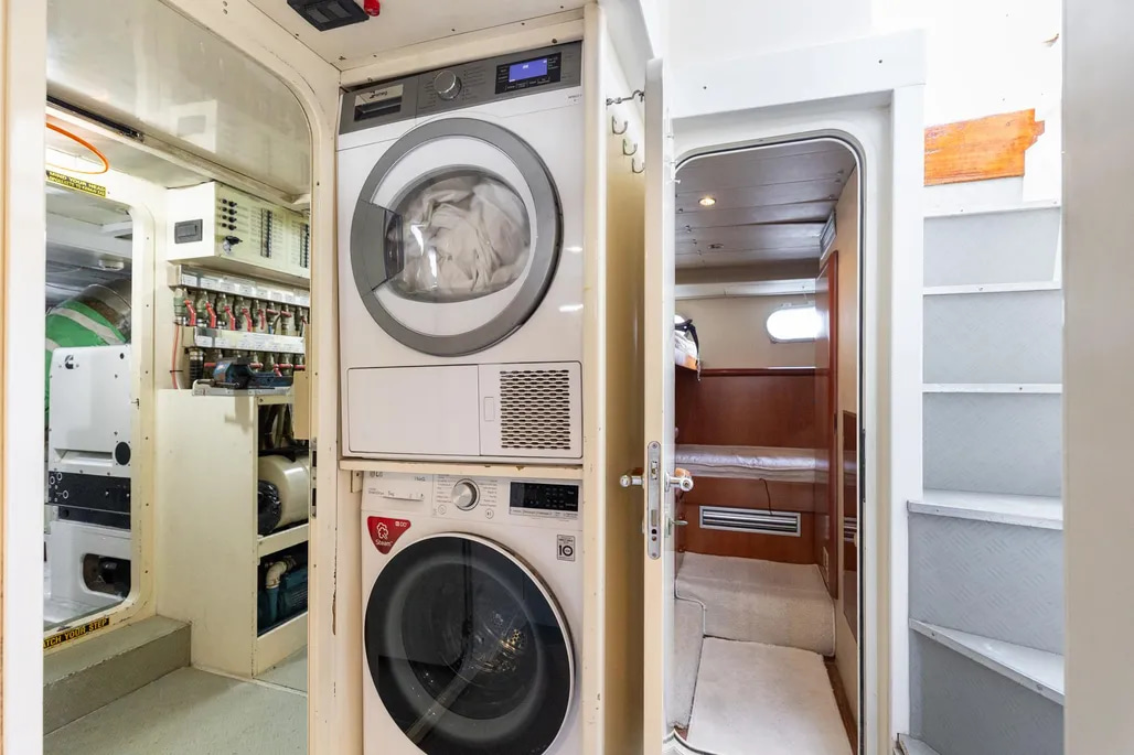 1999 Ferretti Yachts 80 for sale (photo 108)