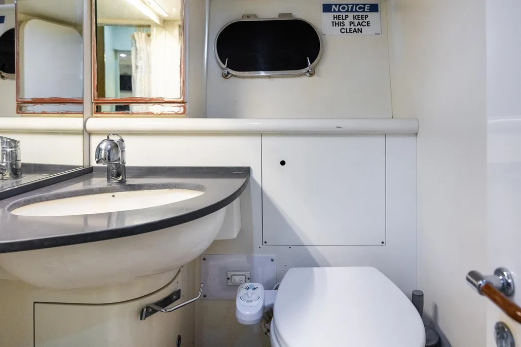 1999 Ferretti Yachts 80 for sale (photo 110)