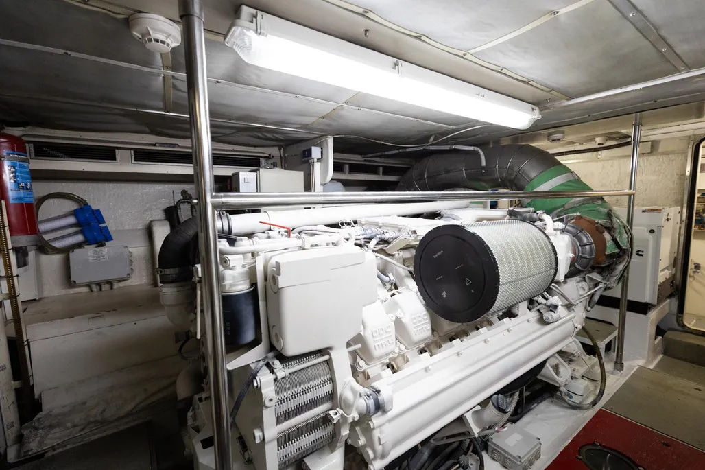 1999 Ferretti Yachts 80 for sale (photo 119)