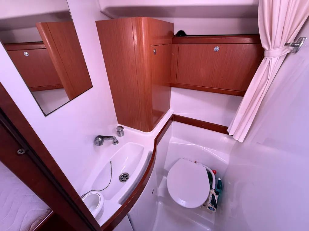 2008 Beneteau Oceanis 40 for sale (photo 4)