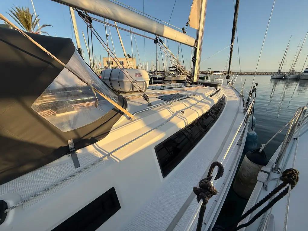 2019 Bavaria 37 Cruiser te koop (photo 35)