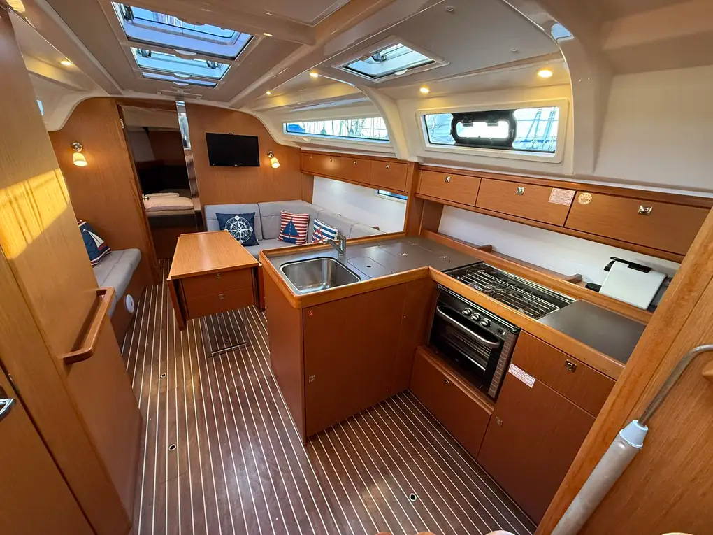 2019 Bavaria 37 Cruiser te koop (photo 55)