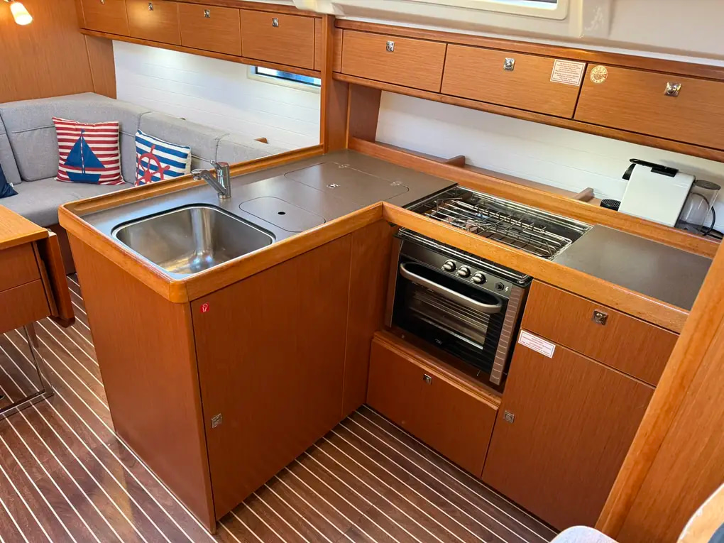 2019 Bavaria 37 Cruiser te koop (photo 57)