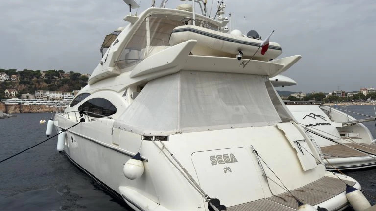 2002 Azimut 68 Plus for sale (photo 2)